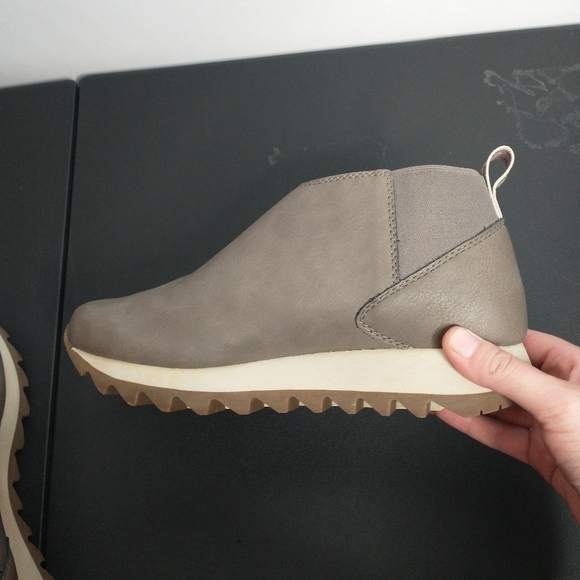 Merrell women's Alpine Chelsea Boot, size 9, taupe - Picture 8 of 12